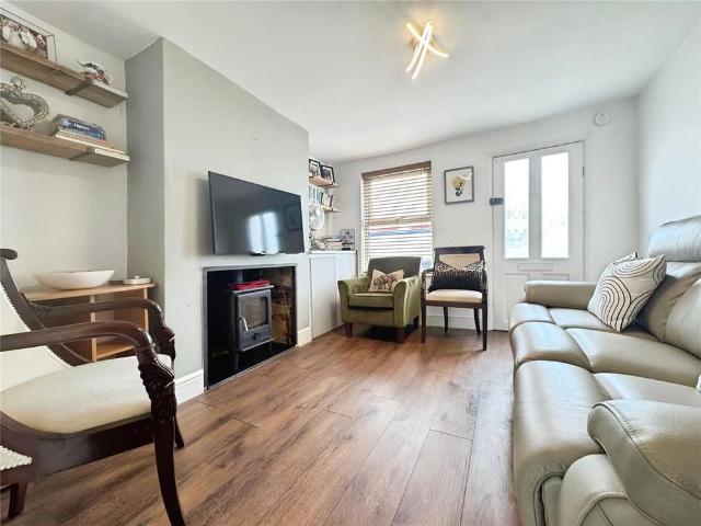1 bedroom end of terrace house to rent