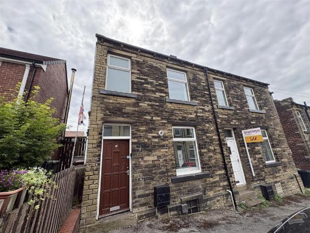 2 bedroom end of terrace house to rent
