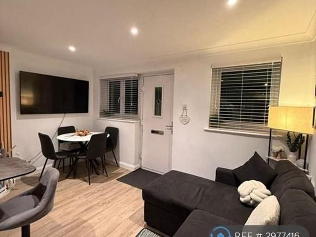 1 bedroom end of terrace house to rent