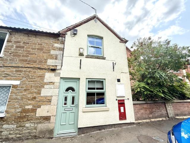 1 bedroom end of terrace house to rent