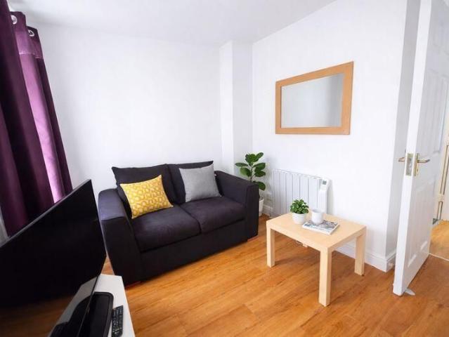 1 bedroom end of terrace house to rent