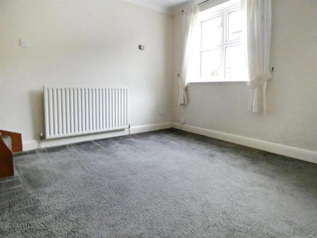 1 bedroom end of terrace house to rent
