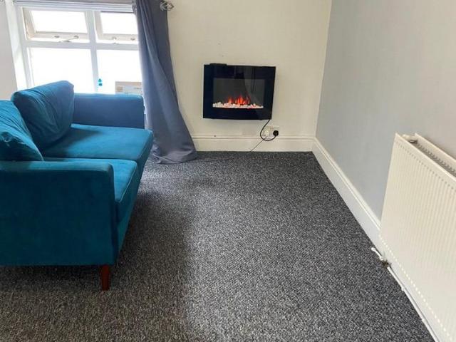 1 bedroom end of terrace house to rent