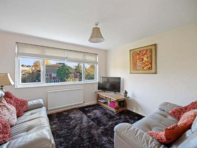 1 bedroom end of terrace house to rent