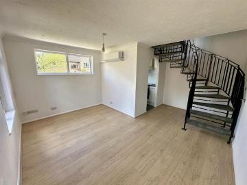 1 bedroom end of terrace house to rent