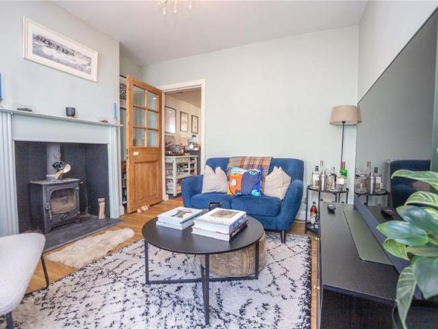 1 bedroom end of terrace house to rent