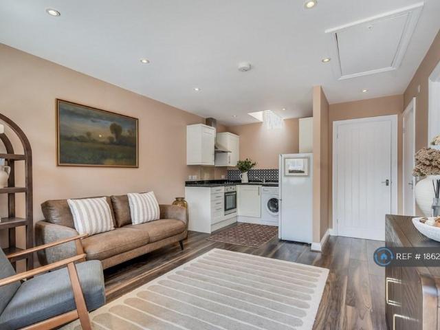 1 bedroom end of terrace house to rent