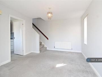 1 bedroom end of terrace house to rent