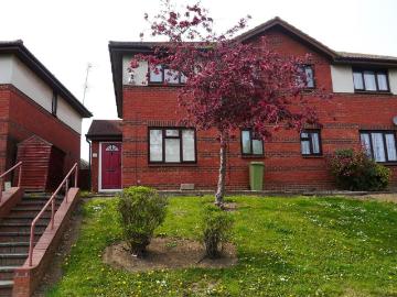 1 bedroom end of terrace house to rent