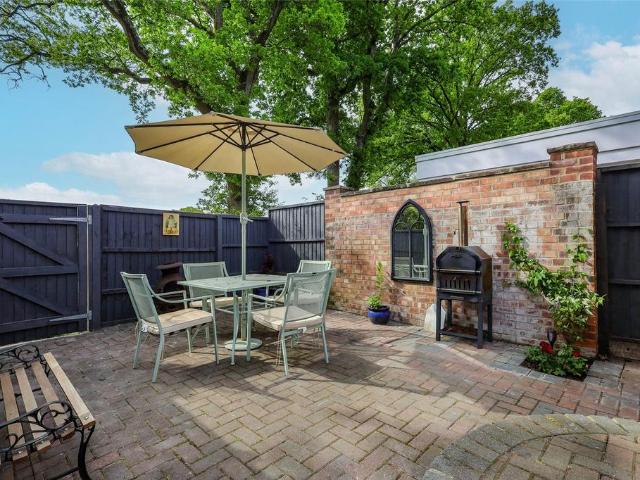 1 bedroom end of terrace house to rent