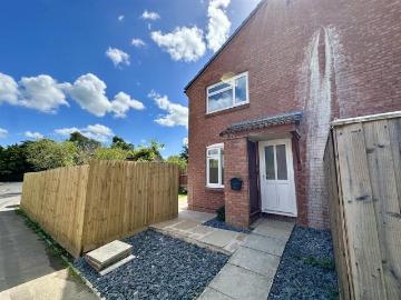 1 bedroom end of terrace house to rent