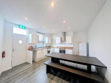 1 bedroom end of terrace house to rent