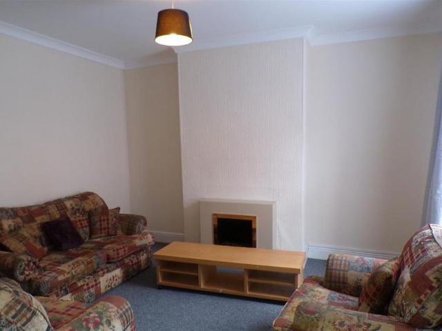 1 bedroom end of terrace house to rent