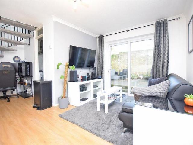 1 bedroom end of terrace house to rent