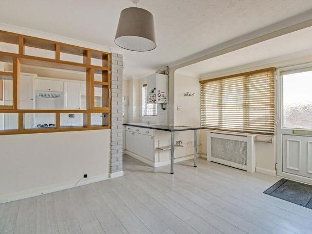 1 bedroom end of terrace house to rent
