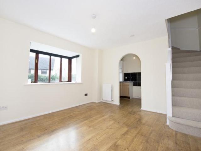 1 bedroom end of terrace house to rent