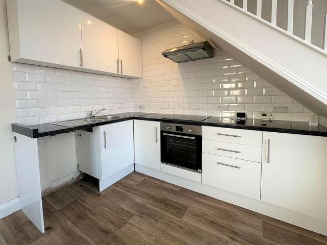 1 bedroom end of terrace house to rent