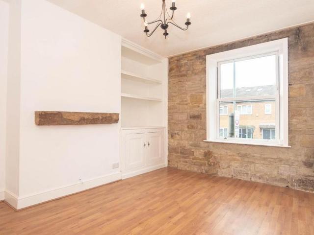 1 bedroom end of terrace house to rent