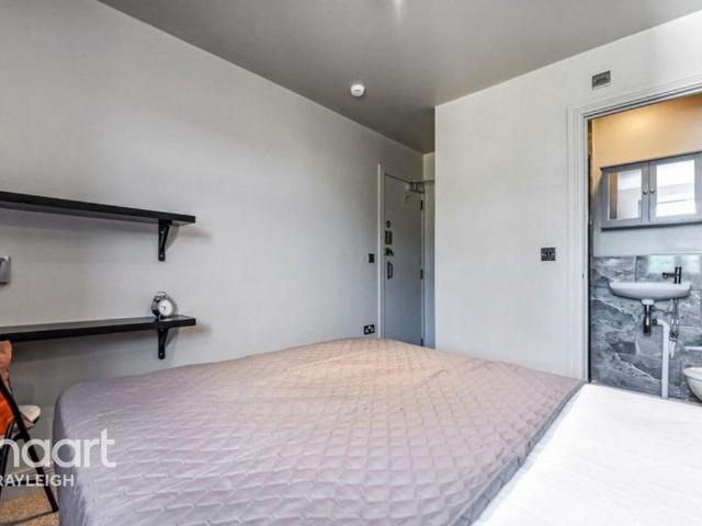 1 bedroom end of terrace house to rent