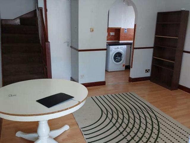1 bedroom end of terrace house to rent