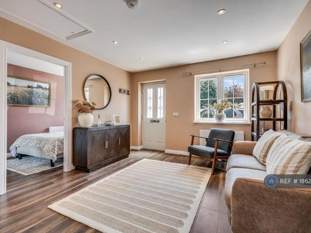 1 bedroom end of terrace house to rent