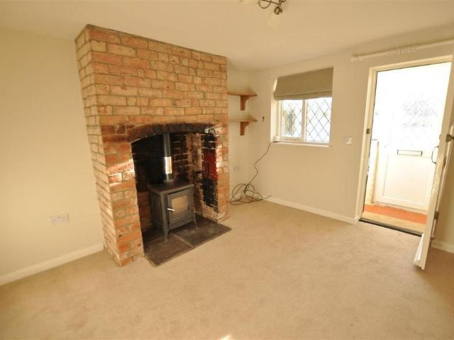 1 bedroom end of terrace house to rent