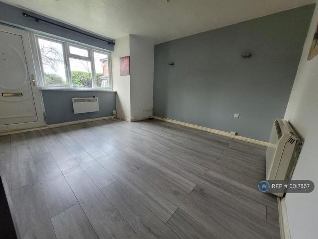 1 bedroom end of terrace house to rent