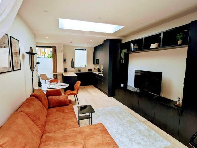 1 bedroom end of terrace house to rent