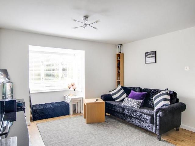 1 bedroom end of terrace house to rent