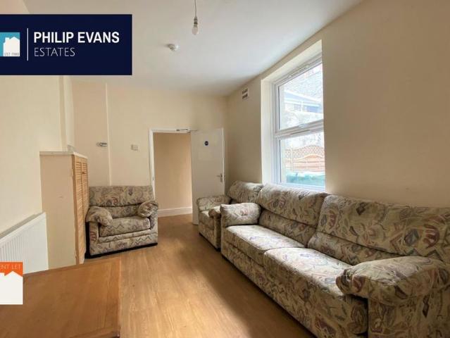 1 bedroom end of terrace house to rent