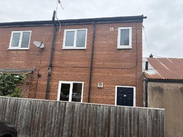 1 bedroom end of terrace house to rent