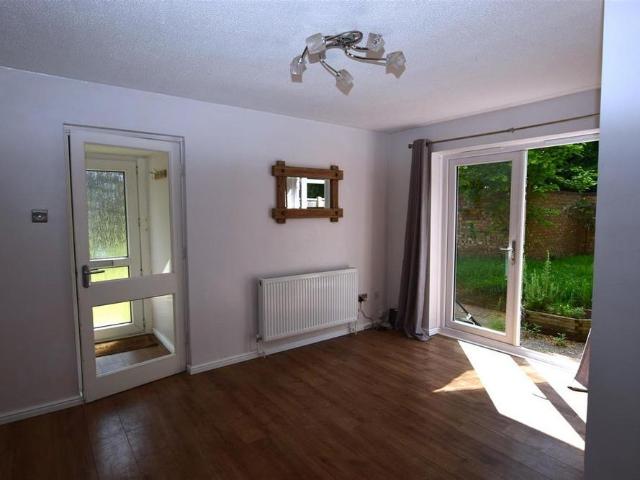 1 bedroom end of terrace house to rent