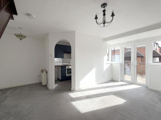 1 bedroom end of terrace house to rent