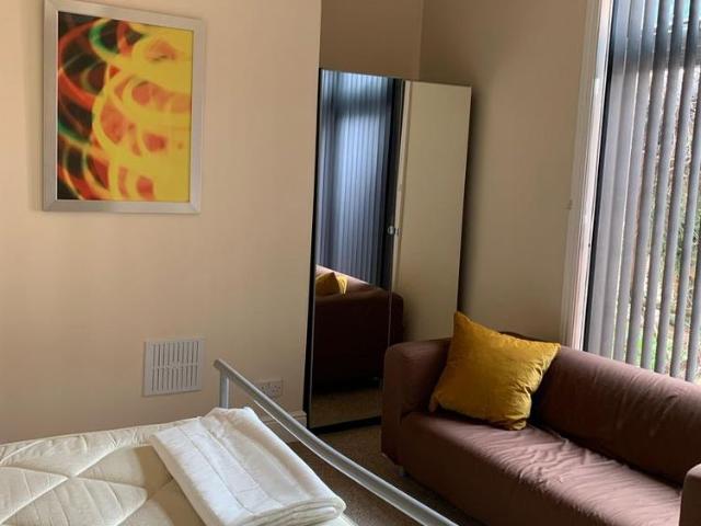 1 bedroom end of terrace house to rent