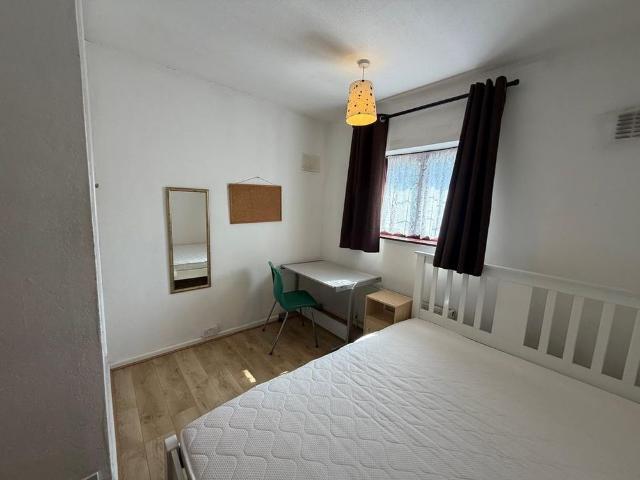 1 bedroom end of terrace house to rent