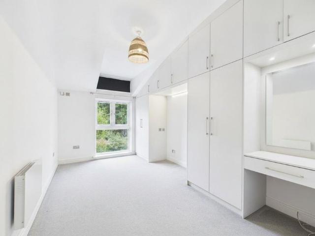 1 bedroom end of terrace house to rent
