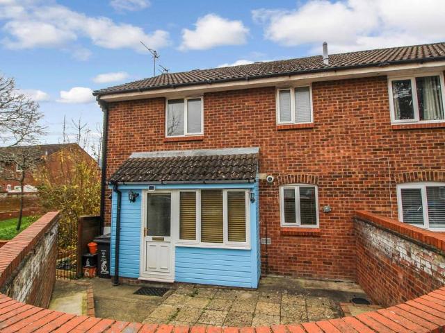 1 bedroom end of terrace house to rent