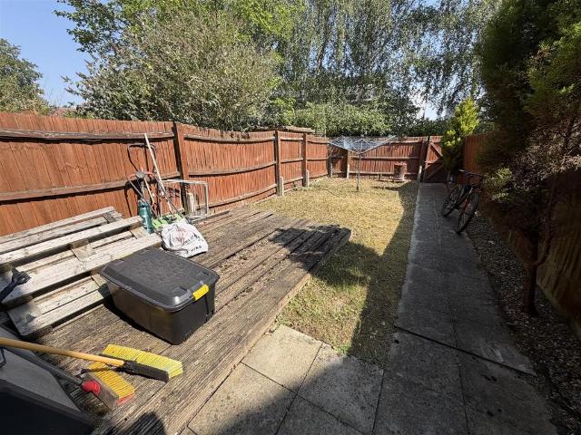 1 bedroom end of terrace house to rent