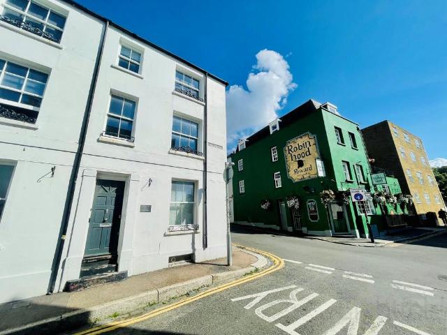 1 bedroom end of terrace house to rent