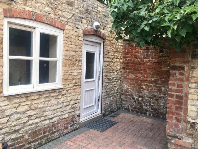 1 bedroom end of terrace house to rent