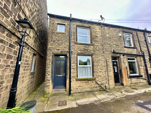 1 bedroom end terraced house To Let in Halifax