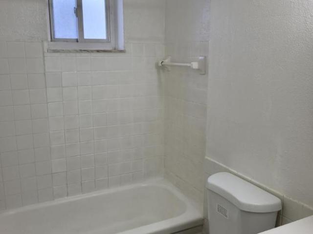 1 bedroom, East Cleveland OH 44112 92866315