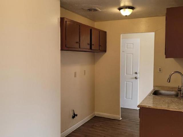 1 bedroom, East Cleveland OH 44112 92866316