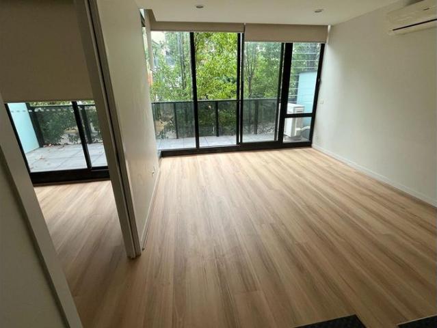 1 bedroom Edgewater lifestyle!
