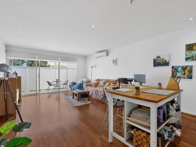 1 Bedroom Apartment Essendon VIC 102766466