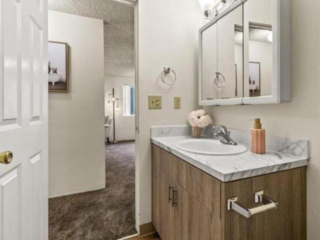 1 bedroom, Eugene OR 97402 105902392