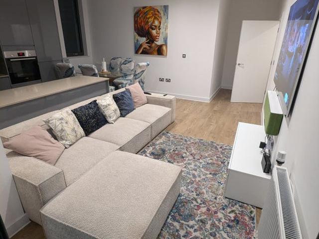 1 bedroom for rent in a 2bedroom flat