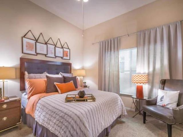 1 bedroom, Fort Worth TX 76102 105854973