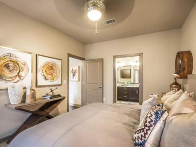 1 bedroom, Fort Worth TX 76107 105851060