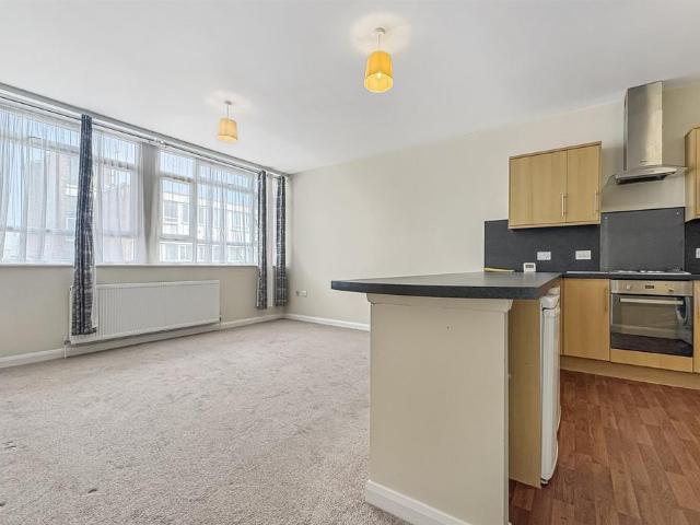 1 bedroom First Floor Flat in Bognor. 1 bed flat to rent £950 pcm £219 pw